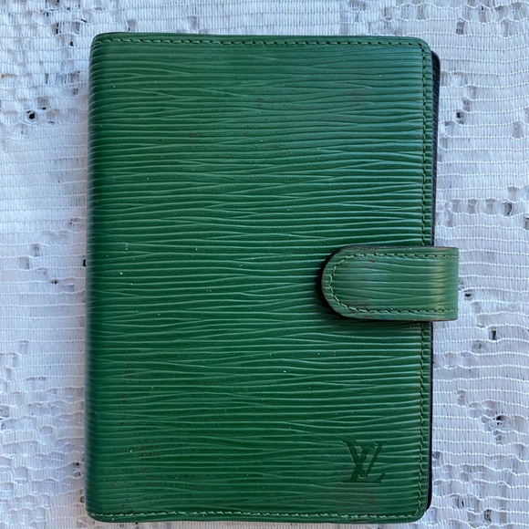 AUTHENTIC LOUIS VUITTON EPI GREEN AGENDA - Picture 2 of 16